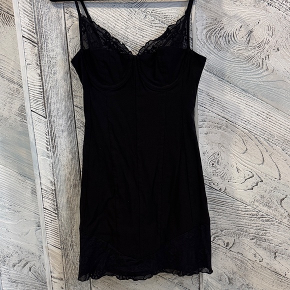 v chapman lace dress The Juniper Dress in White Chantilly Lace 00 / White Chantilly Lace main image 0